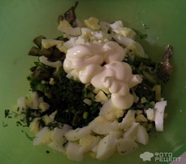 Рецепт: Салат из яиц, огурцов и авокадо - С зеленью