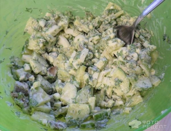 Рецепт: Салат из яиц, огурцов и авокадо - С зеленью
