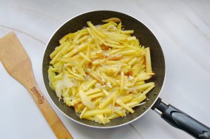 Картошка с яйцом, сыром и чесноком