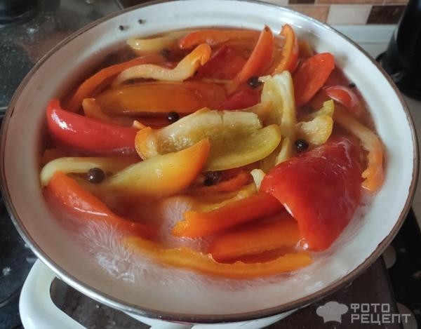 Рецепт: Болгарский перец в масле на зиму - С зеленью!