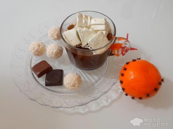 Рецепт: Десертный кофе "Мокачино" - Десертный дамский кофе с шоколадом и зефиром для новогоднего утра