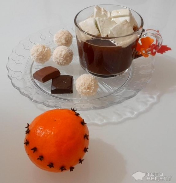 Рецепт: Десертный кофе "Мокачино" - Десертный дамский кофе с шоколадом и зефиром для новогоднего утра