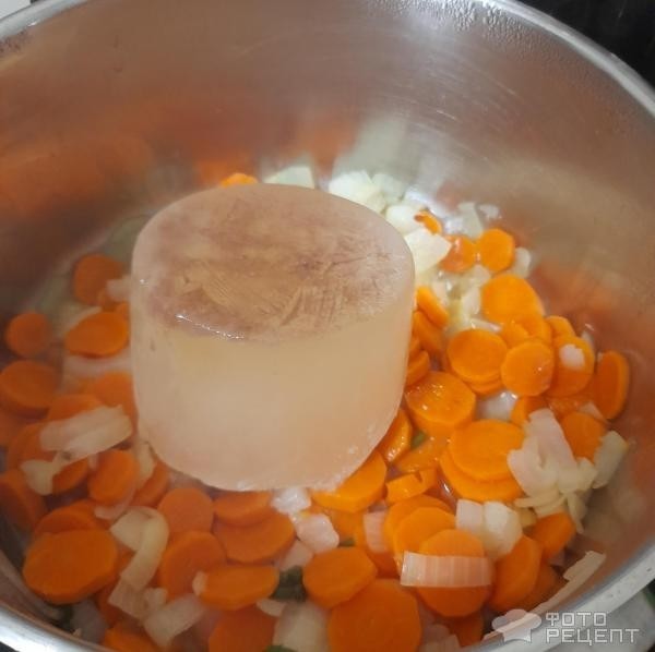 Рецепт: Мясной бульон с галушками - Творожные галушки домашнего приготовления. Лёгкий быстрый бульон с овощами и галушками на скорую руку.