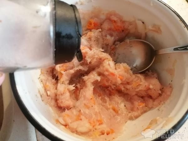 Рецепт: Мясные ежики - из куриного фарша сметанном соусе