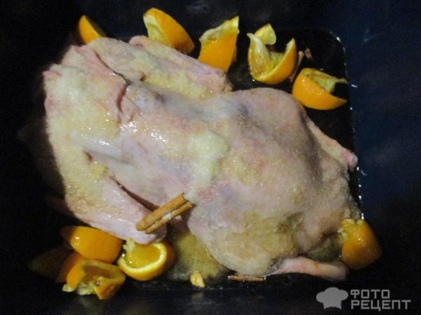 Рецепт: Пивная утка в духовке - очень сочная и мягкая благодаря маринаду с пивом