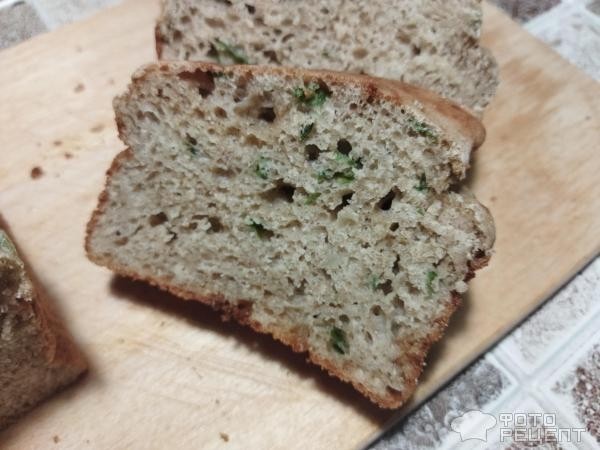 Рецепт: Ржаной хлеб с жаренным луком - с зеленым луком, без дрожжей и закваски