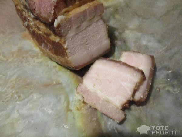 Рецепт: Свиная грудинка горячего и холодного копчения - вместе с копчеными яйцами и сосисками (сравнительный анализ)