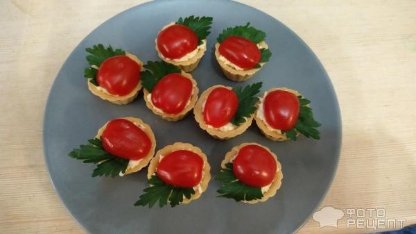 Рецепт: Тарталетки с начинкой - с помидорами