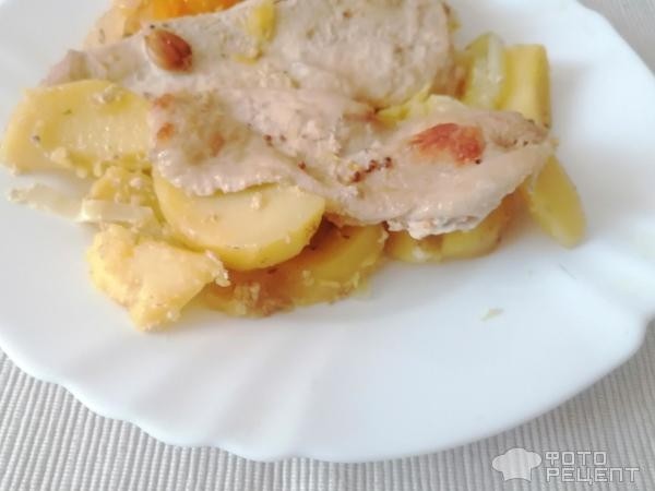 Рецепт: Запеченный в соусе картофель с куриным филе - в фольге