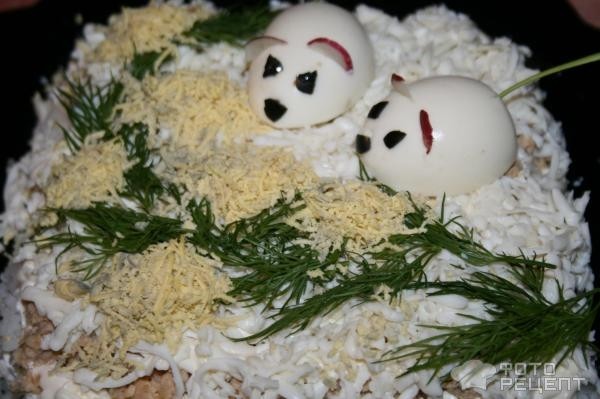 Рецепт: Фаршированные яйца с печенью трески - Закуска "Мышки"
