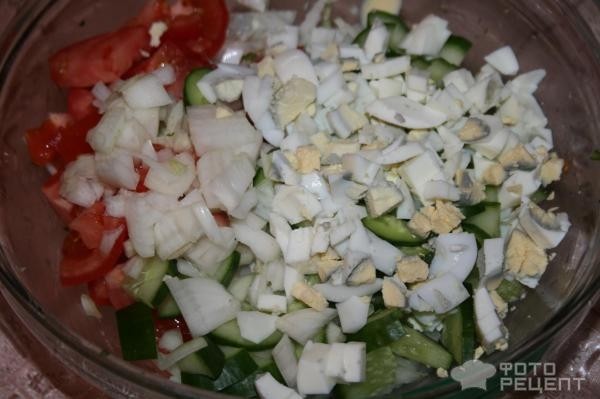 Рецепт: Овощной салат с тунцом - с соусом "Тартар"