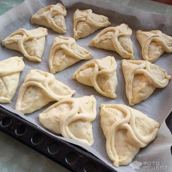 Рецепт: Пирожки с брынзой и кинзой - красиво и вкусно