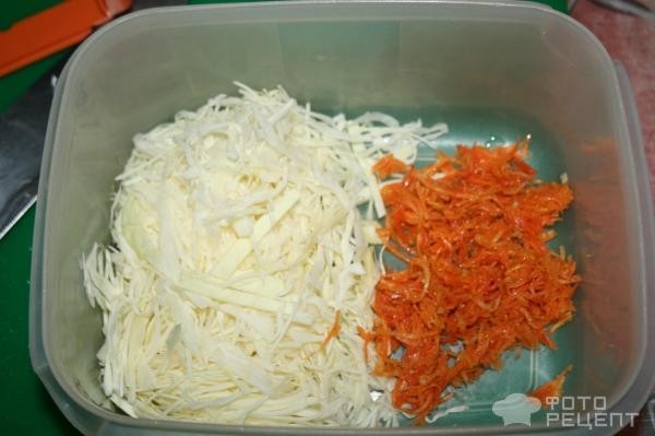 Рецепт: Салат из свежей капусты с крабовыми палочками - с "морковью по-корейски"