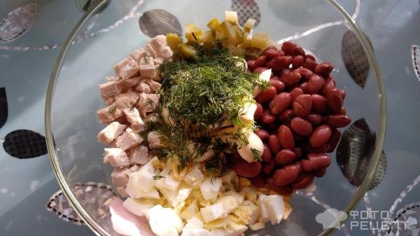 Рецепт: Салат с огурцами и фасолью - и филе индейки