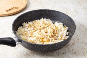 Рис с миндалем и изюмом