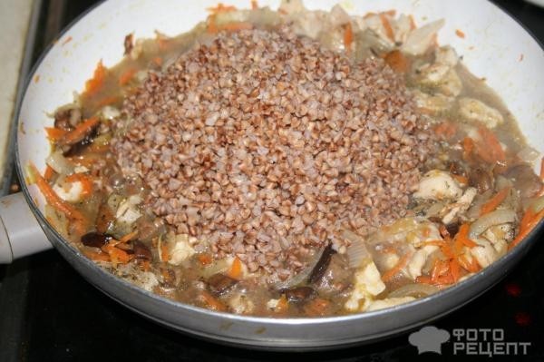 Рецепт: Гречневая каша с курицей и грибами - Просто, сытно и вкусно
