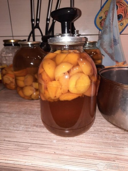 Рецепт: Компот из персиков - Ароматный напиток для зимних вечеров