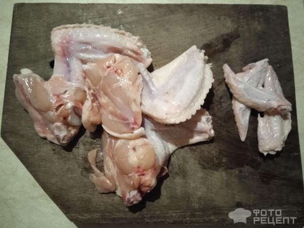 Рецепт: Куриные крылышки в микроволновке - С чесночной заправкой