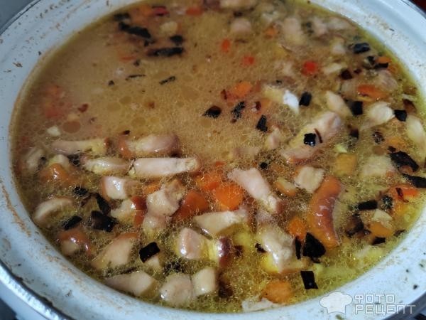 Рецепт: Куриный суп с плавленными сырками - с белыми грибами и с красным сладким перцем