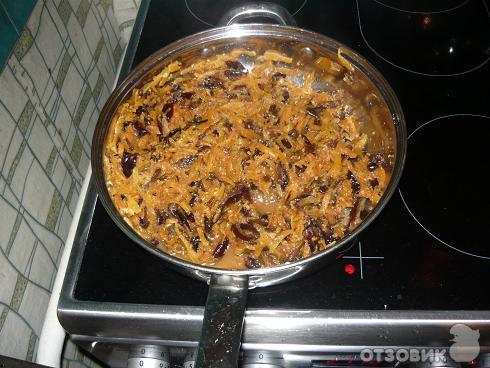 Рецепт: Морковь тушеная с черносливом и грецким орехом - Вкусный и полезный десерт!