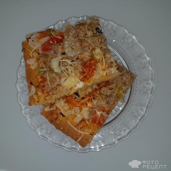 Рецепт: Пицца с тунцом - Домашняя пицца с тунцом и оливками по-средиземноморски. Пицца на жидком тесте - рецепт от Бельковича