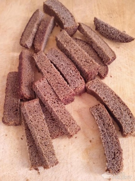 Рецепт: Ржаные гренки - Из оставшегося хлеба: вкусные, чесночные