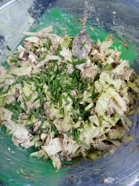 Рецепт: Салат с тунцом и вареными яйцами - И салатом Айсберг