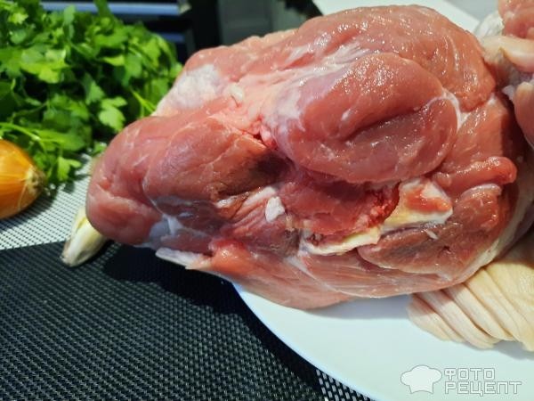 Рецепт: Свиная рулька вместо колбасы - В оболочке из шкуры.