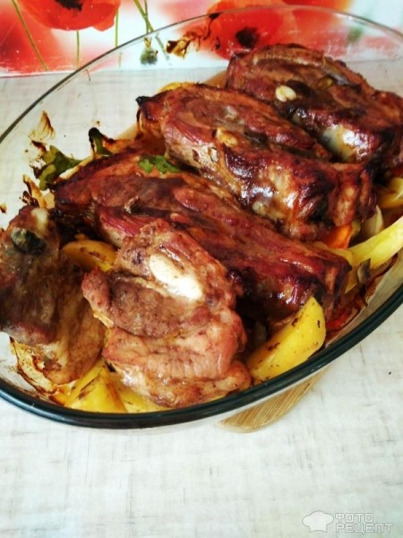 Рецепт: Свиные ребра с овощами - В духовке:сочные и очень вкусные, предварительно маринованные
