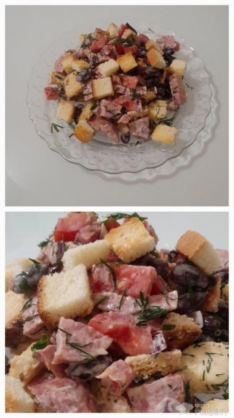 Рецепт: Сытный салат из фасоли - С хрустящими сухариками, копченой колбасой и помидорами. Очень быстрый рецепт вкусного салата.