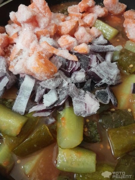 Рецепт: Теплый салат с индейкой и овощами - С кускусом и маринованными огурцами. Обалденно вкусное блюдо!