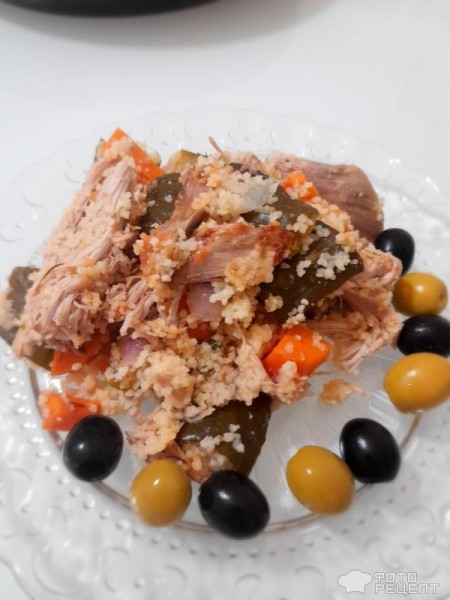 Рецепт: Теплый салат с индейкой и овощами - С кускусом и маринованными огурцами. Обалденно вкусное блюдо!