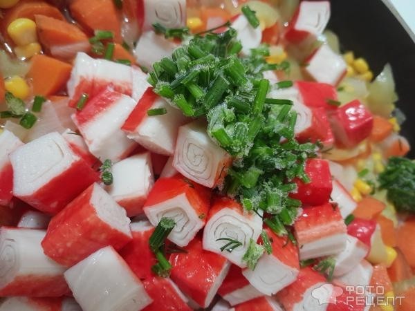 Рецепт: Жареные крабовые палочки - С овощами и рисом, вкусный ужин на скорую руку.