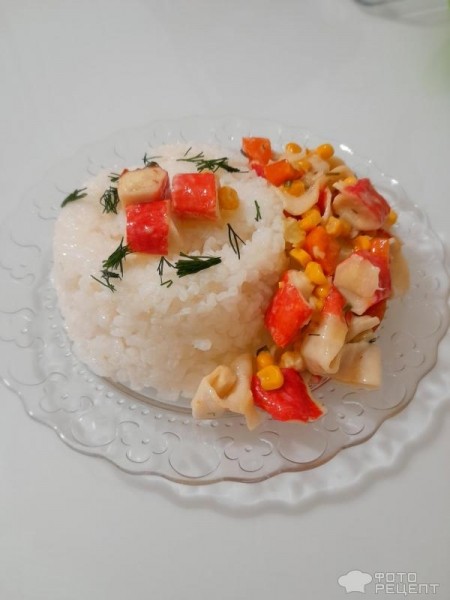 Рецепт: Жареные крабовые палочки - С овощами и рисом, вкусный ужин на скорую руку.