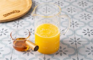 Сок из апельсина, лайма и манго
