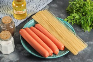 "Осьминожки" из сосисок и спагетти