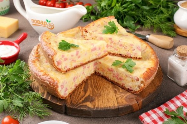 Пирог с сыром и колбасой в мультиварке