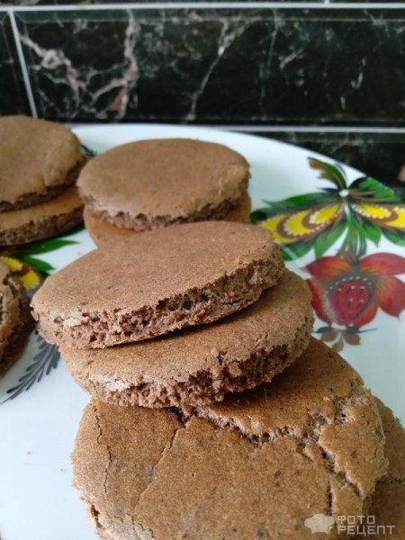 Рецепт: Бисквитные пирожные с шоколадом - С мягким творожком. Полезные сладости.
