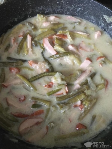 Рецепт: Куриное филе тушеное с овощами - Со стручковой фасолью и сметаной