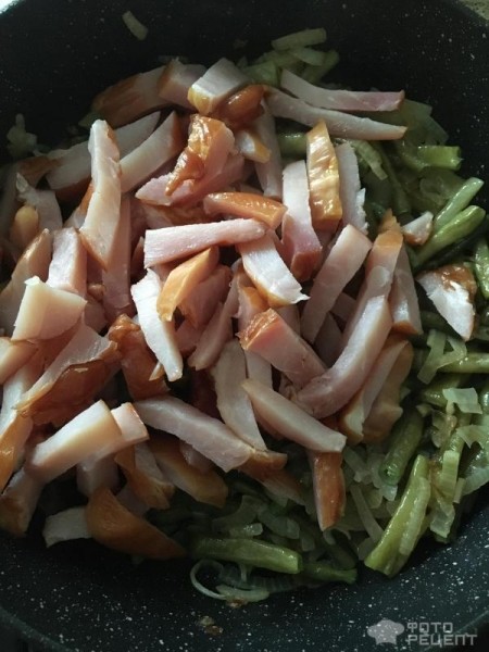 Рецепт: Куриное филе тушеное с овощами - Со стручковой фасолью и сметаной