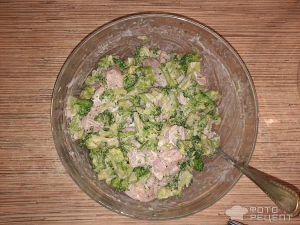 Рецепт: Кусочки индейки с брокколи в духовке - Со сметаной