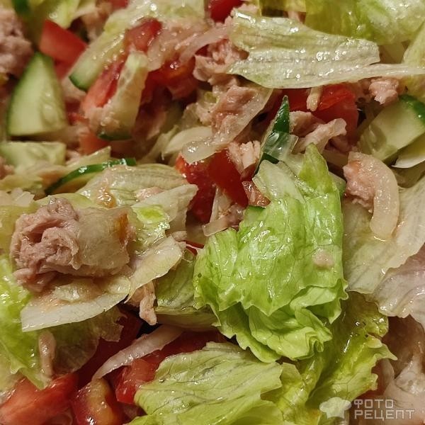 Рецепт: Овощной салат с тунцом - Простой, быстрый, но очень вкусный и полезный салат!