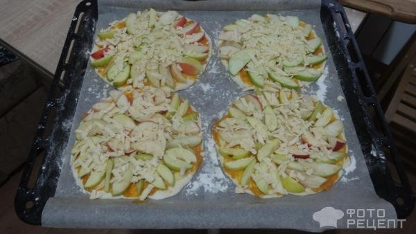 Рецепт: Пицца сладкая с яблоком и грушей - Вкусно,полезно и для любителей постной выпечки.