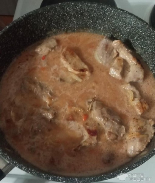 Рецепт: Свиная зажарка под простым соусом - соус на основе домашнего горлодёра