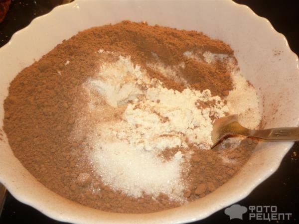 Рецепт: Торт "Шоколад на кипятке" - вкуснейший торт на сковороде без использования духовки.