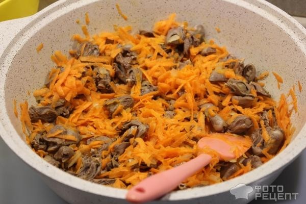 Рецепт: Плов с куриными сердечками - с морковью и луком