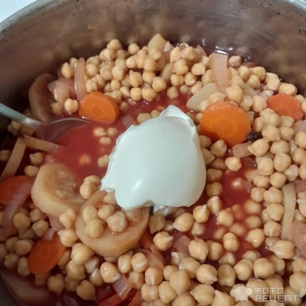 Рецепт: Подлива к любому гарниру - Из нута с кабачками и двумя видами сыра в томатном соусе.