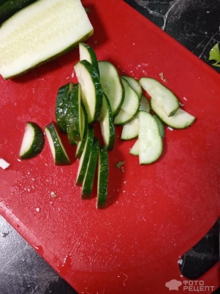 Рецепт: Салат с брынзой - С листьями салата.