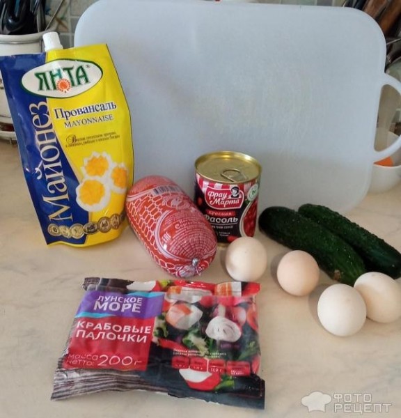 Рецепт: Салат с красной фасолью - с крабовыми палочками