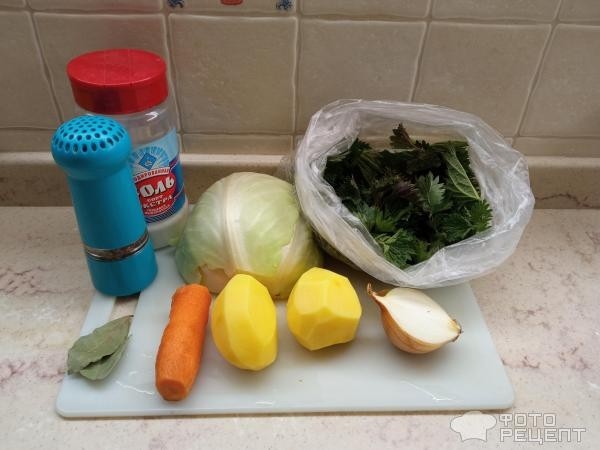 Рецепт: Щи с крапивой - На курином бульоне и со свежей капустой.